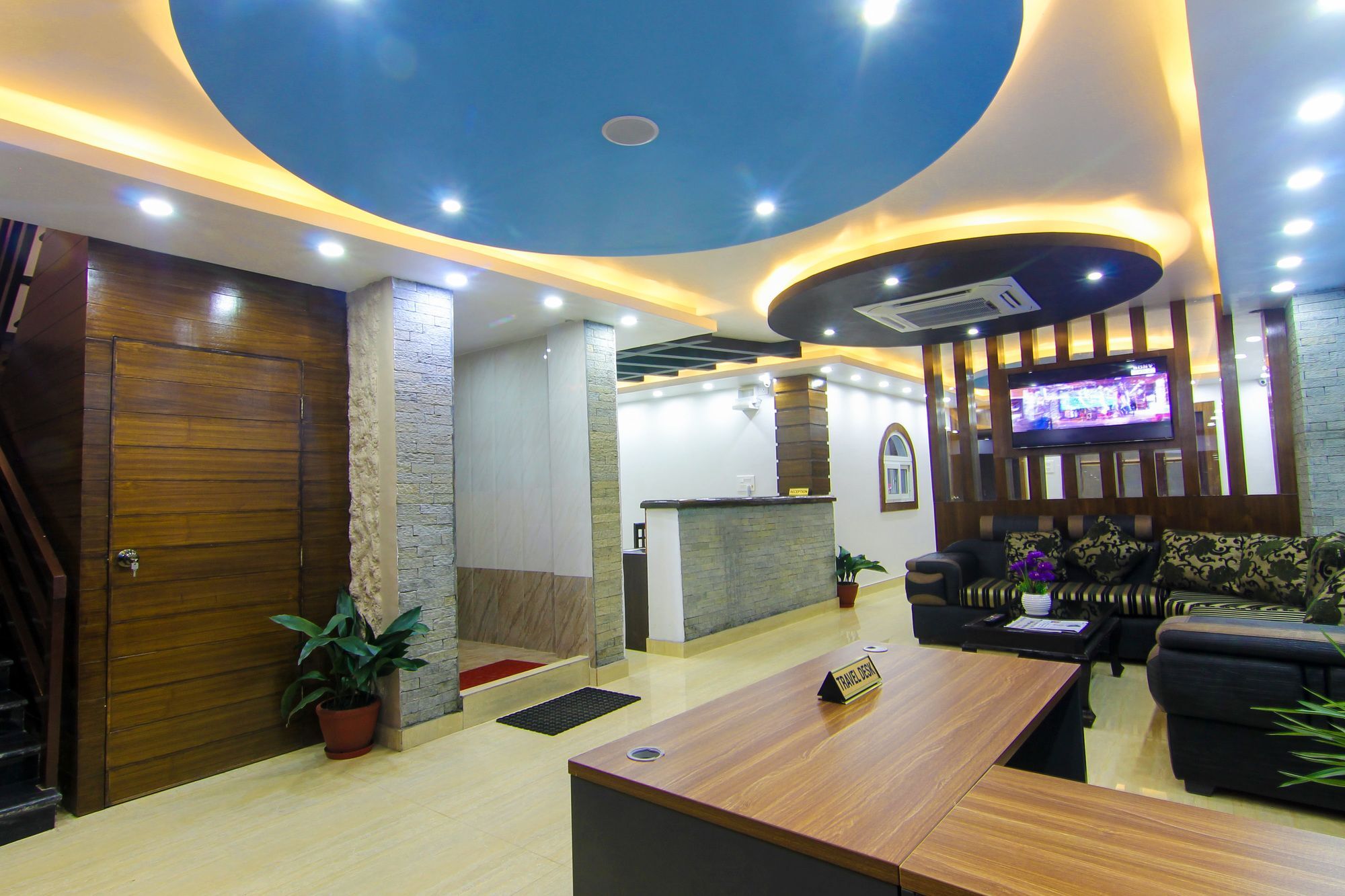 Hotel Lakeside Покхара Екстер'єр фото